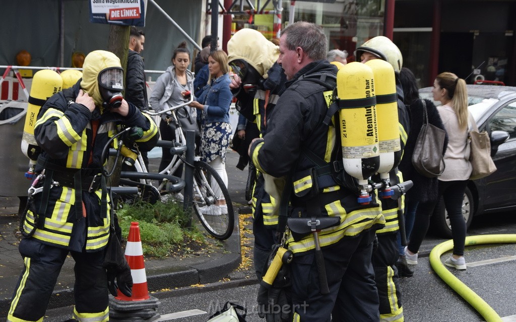 Feuer 2 Koeln Nippes Neusserstr P140.JPG - Miklos Laubert